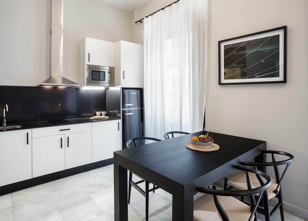 Apartamentos One Shot Conde de Torrejón Sevilla Exterior foto